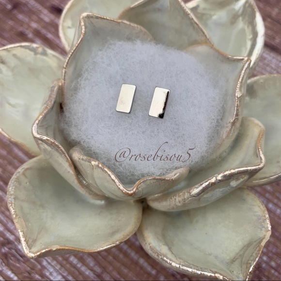 📏🆕Minimalist Silver Wide Bar Stud Earrings - Picture 8 of 8